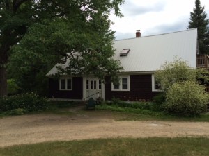 Between tents and cottages, we chose the comfortable Uphaus Lodge in this well-run facility.